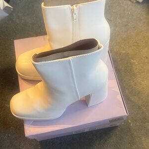 Madden Girl Activaitte white platform chunky heel bootie size 9.5